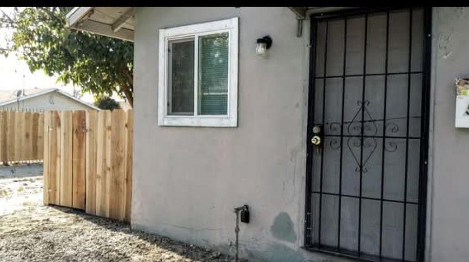 1st image of 336 W 12th St #5