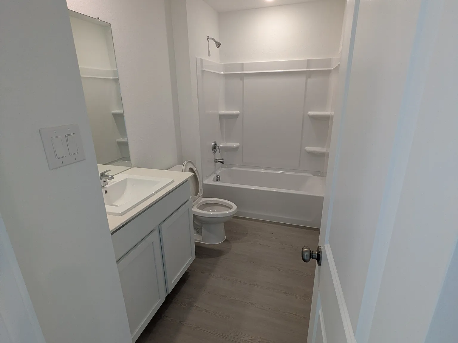 4 bed, 2.5 bath, 1867 sqft, $1,868 — Photo 1