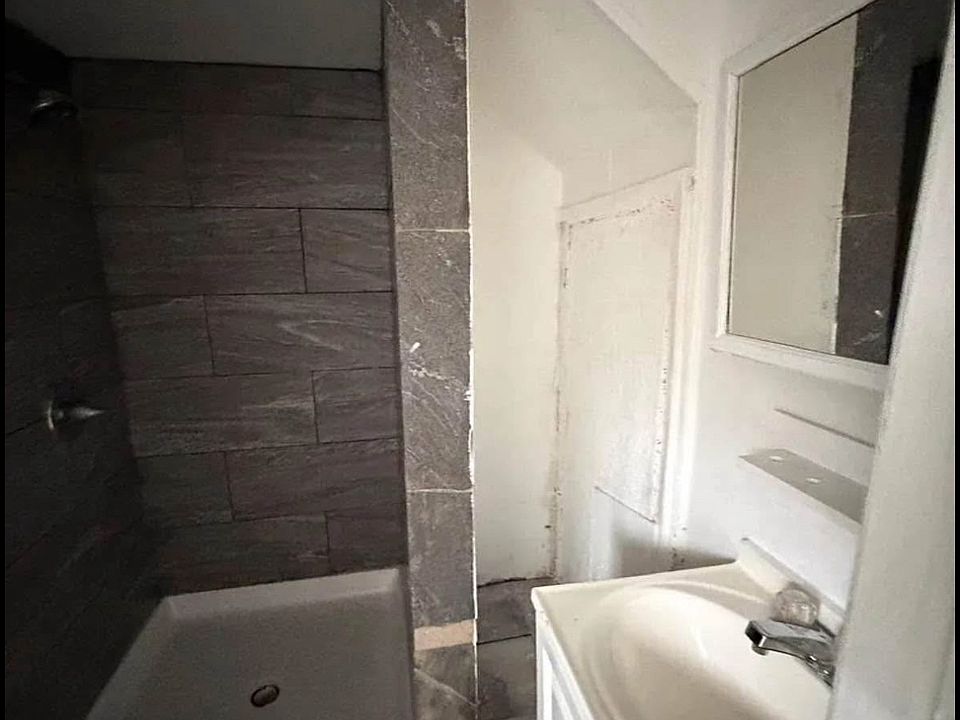 2nd image of 142 Inslee Pl Unit 3