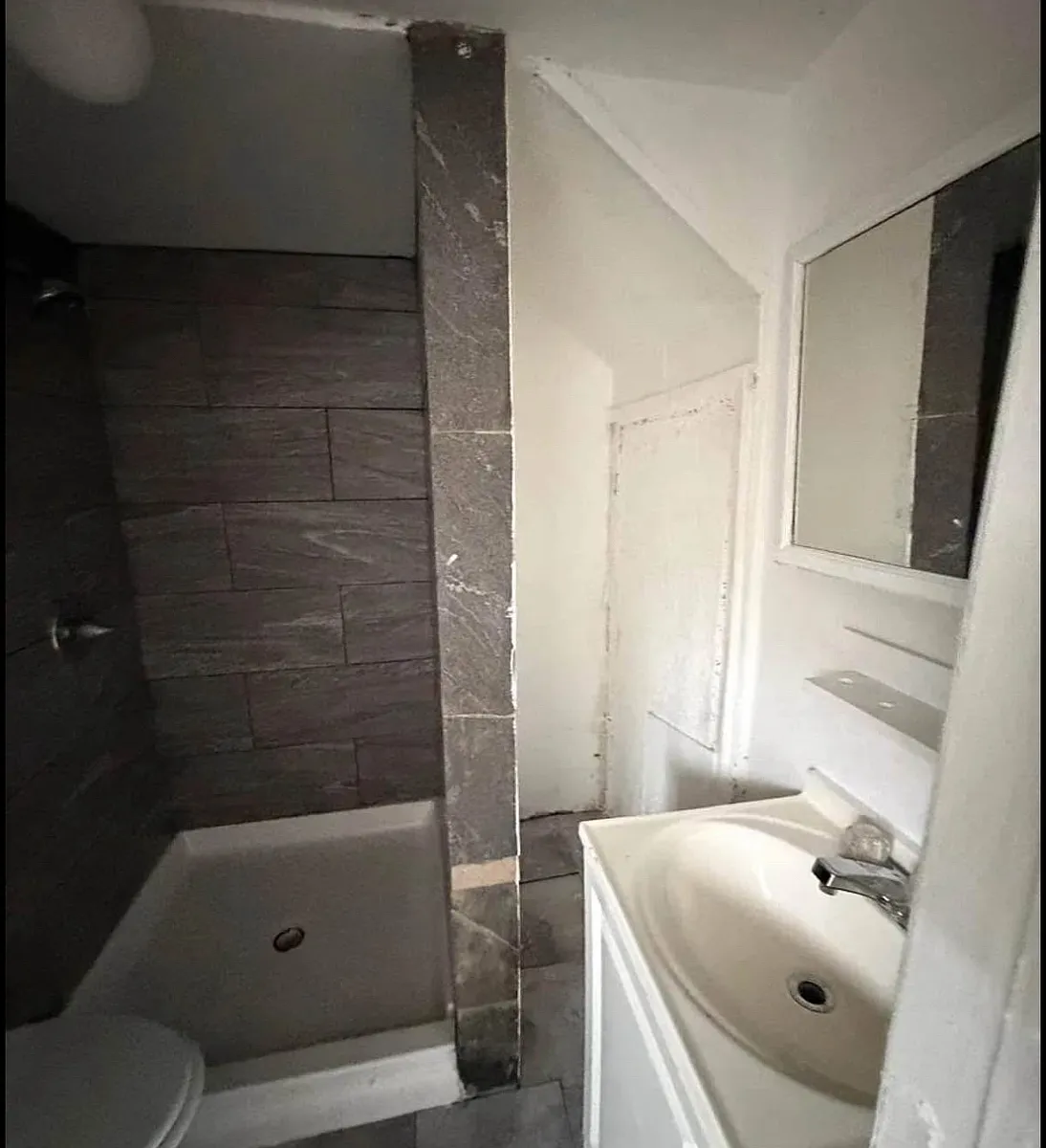 Building Photo - 142 Inslee Pl #3