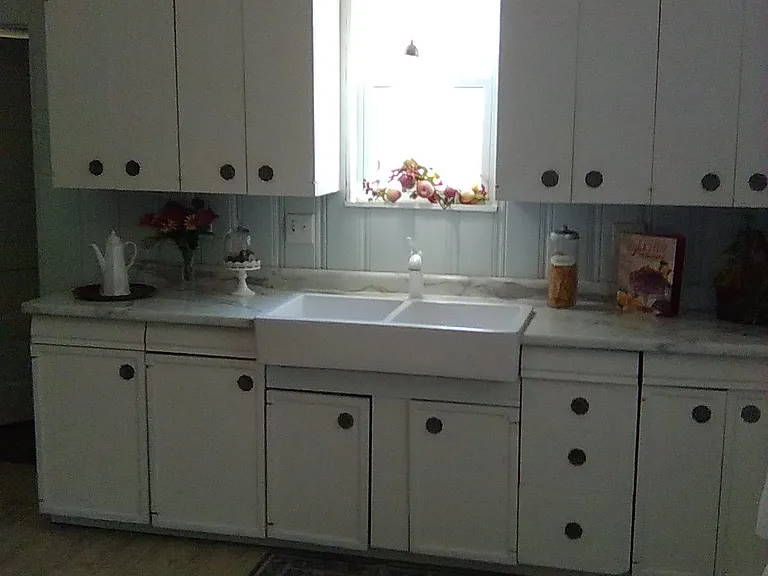 Farmer's Double Sink. Old
Tins above Kitchen cabinets.
Side 3 Seasons Porch off Kitchen.