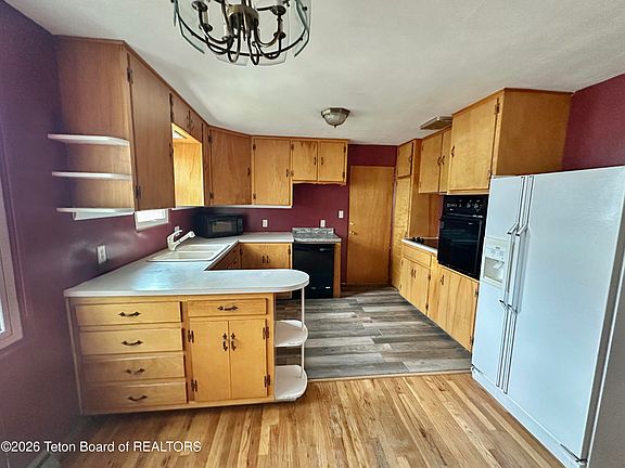 3rd image of 301 La Paloma Dr