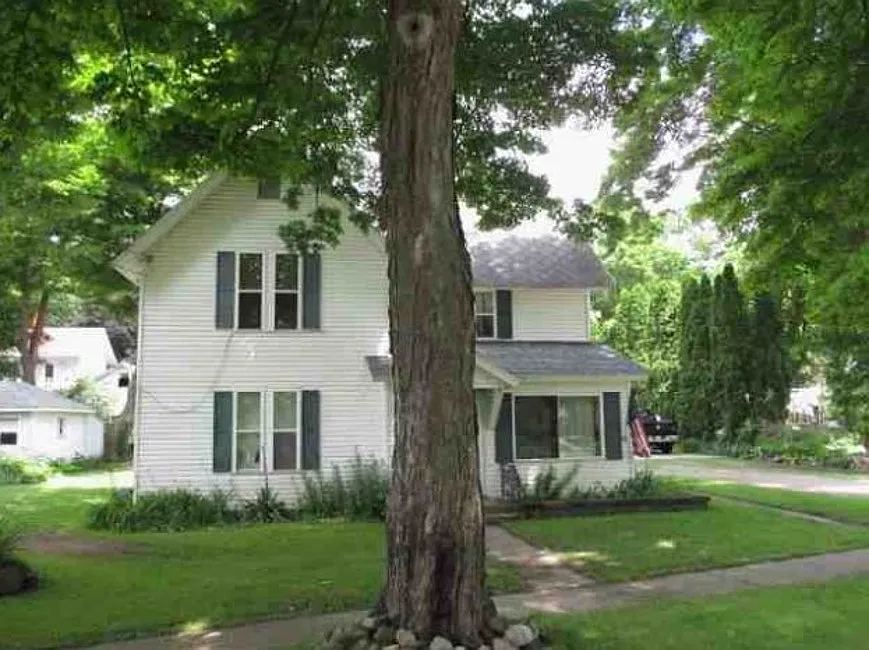 215 E Burr Oak St photo 1