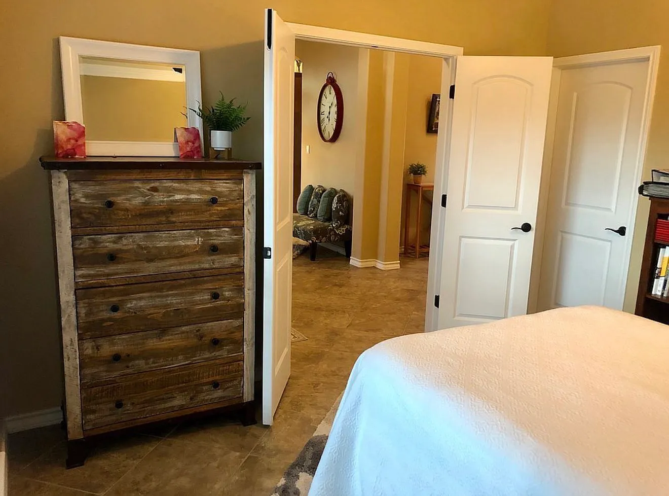 4 bed, 2301 sqft, $2,900 — Photo 4