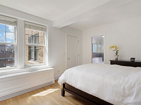 3rd image of 27 W 72nd St #809