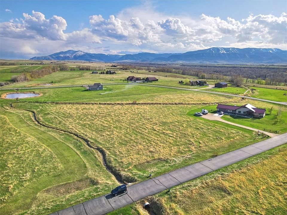 1st image of 10 Horseshoe Trl