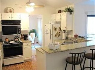 6 Hastings Ln, Lincolnshire, IL