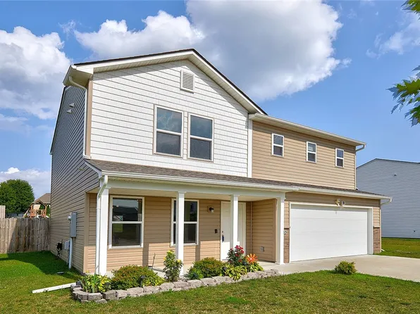 345 Hillside Dr, Pleasant Hill, IA 50327