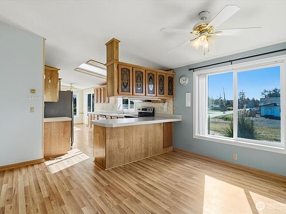 4th image of 729 Edgewood Avenue NE