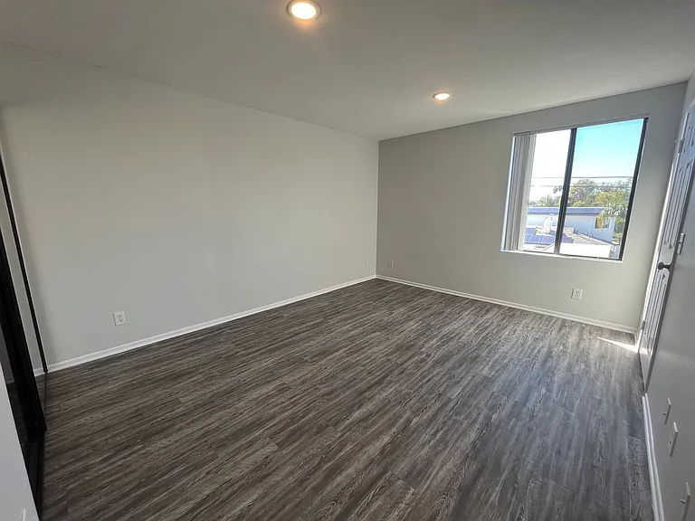 5235 Kester Ave — Photo 50