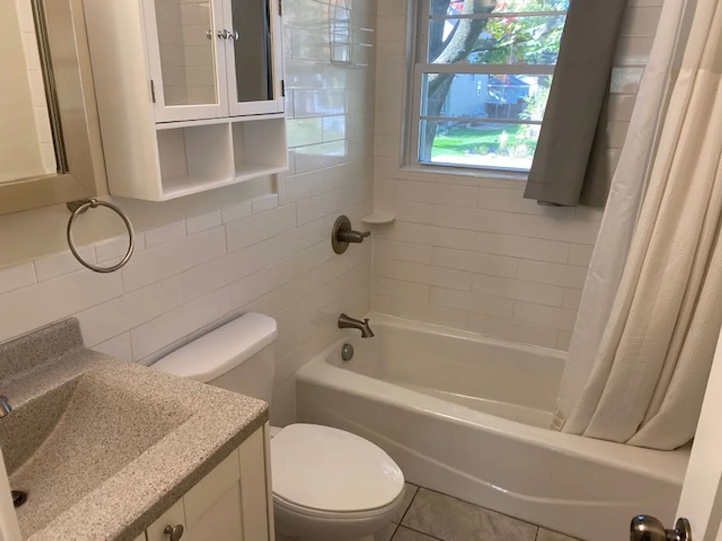 Spacious 3 Bedroom 1 Bath Duplex in White Bear Lake — Photo 4