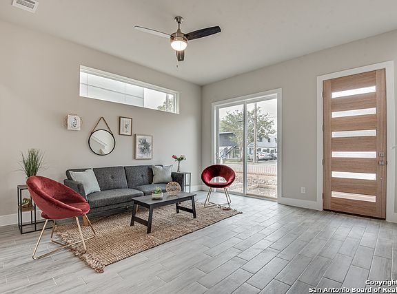 3rd image of 226 Rainbow Dr