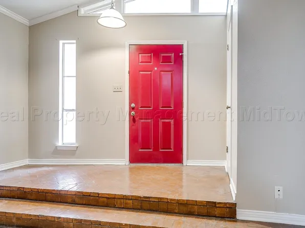 13305 Southview Ln, Dallas, TX 75240