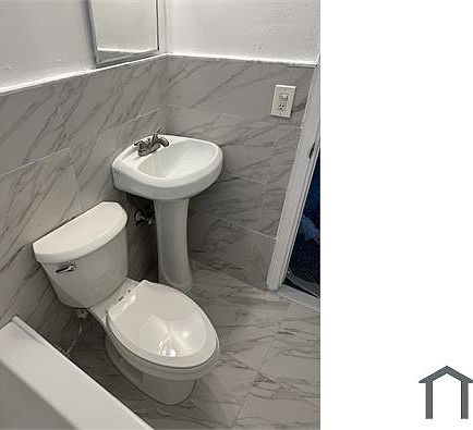 3rd image of 1007 N Tamarind Ave #3