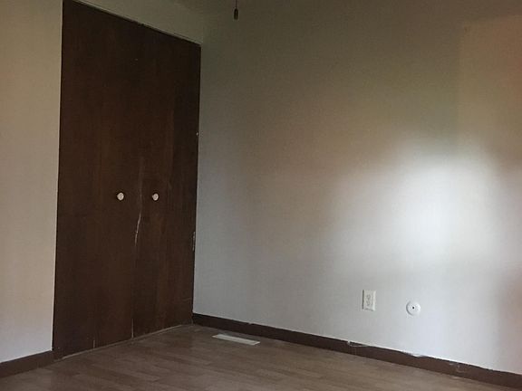 5th image of 5709 Van Buren St #B
