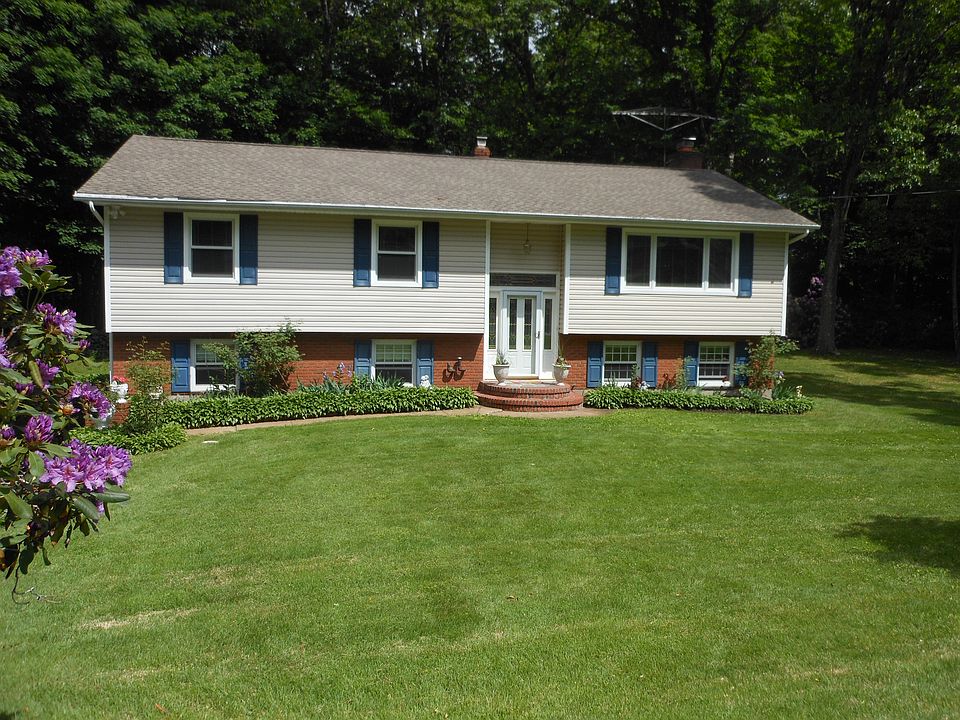 1st image of 90 Dahlia Dr