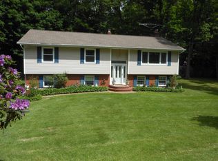 90 Dahlia Dr, Mahopac, NY 10541