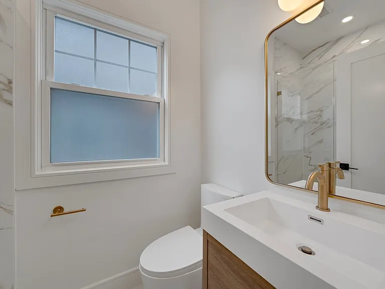 20 Lexington Ave — Photo 10