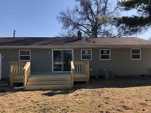3rd image of 850 Longacre Dr