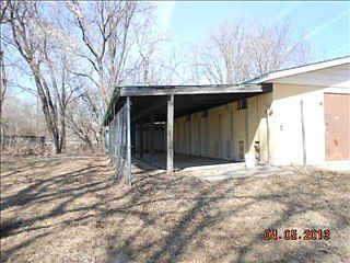 5th image of 825 Superior St