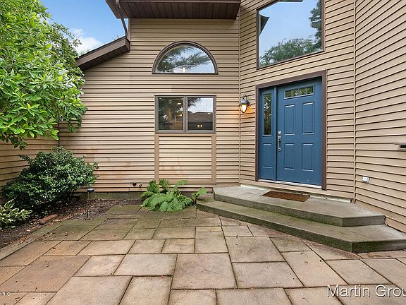 4th image of 1748 Vesta Ln SE