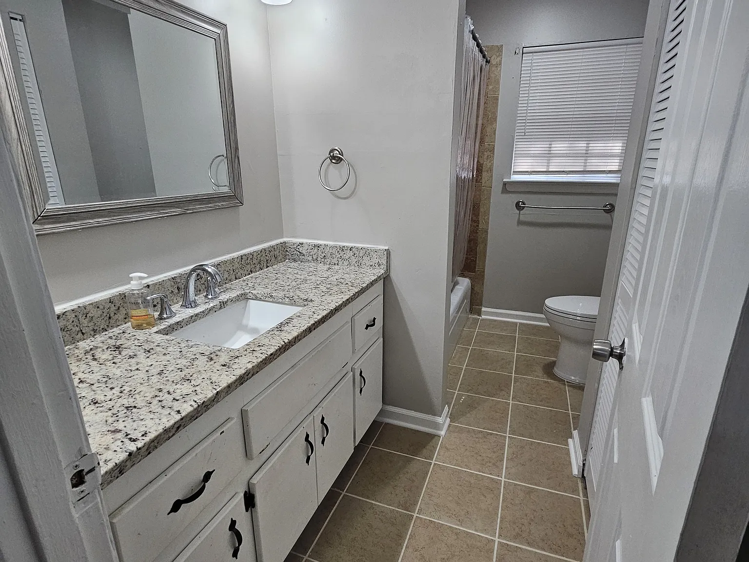 1108 Thomas Lane - A — Photo 4
