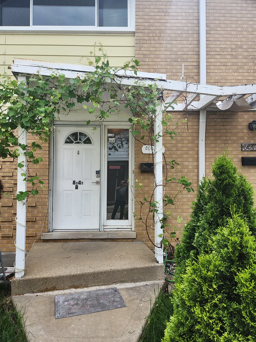 Building Photo - 8040 W Lyons St #B