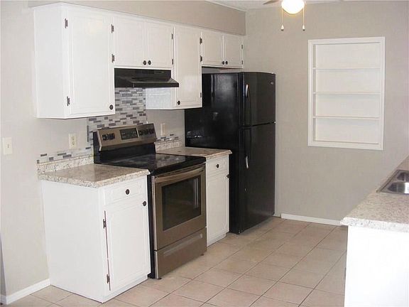 3rd image of 2808 N Sunny Ln