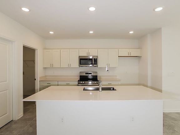 5th image of 1334 Deepwater Cir
