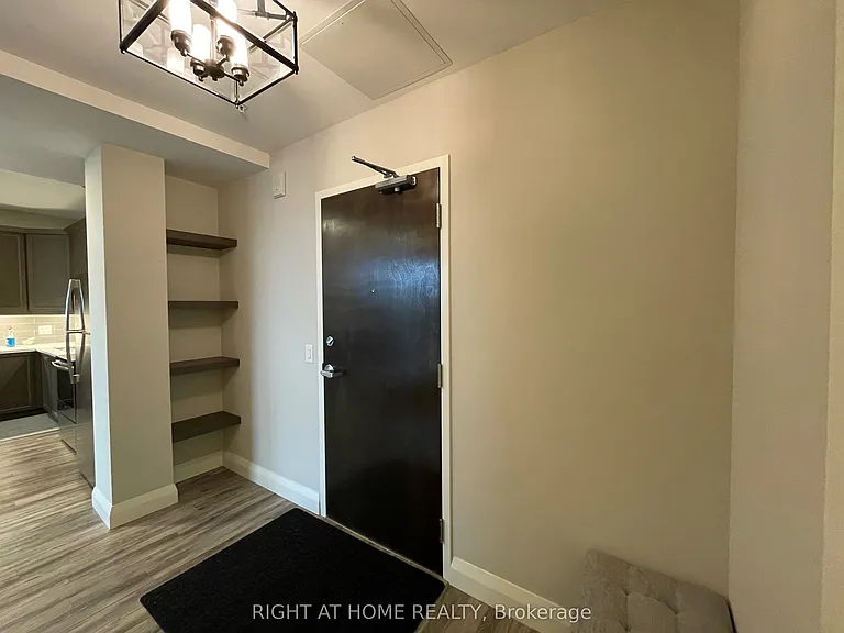 118 King St E #1015 — Photo 9