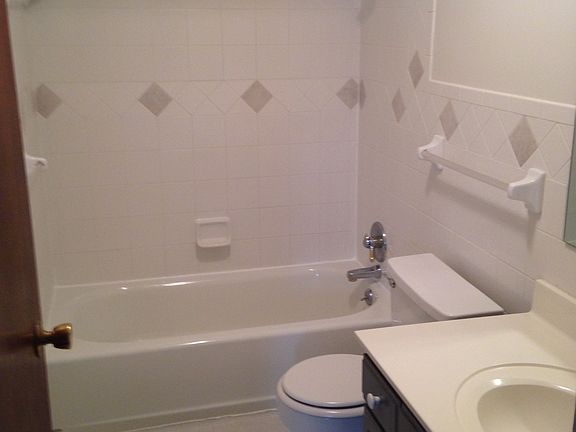 4th image of 516 Greenfield Ln #2