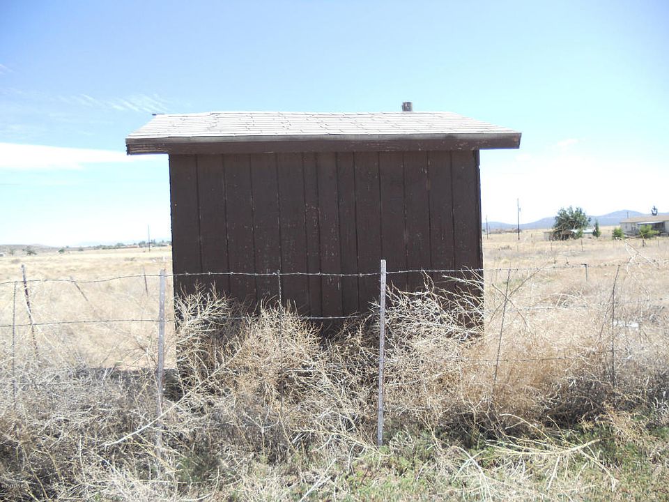 2nd image of 305 W Acapulco Way