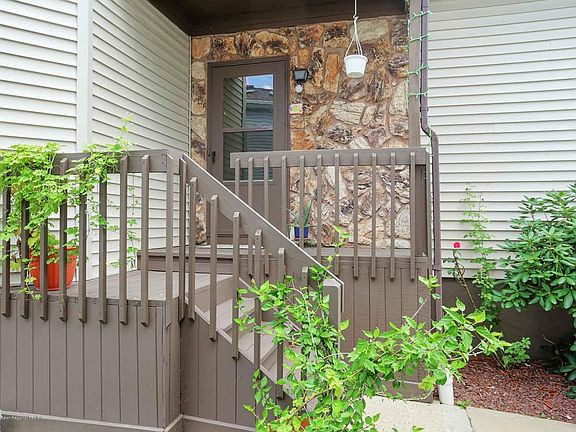 2nd image of 25 Pennybrook Ln