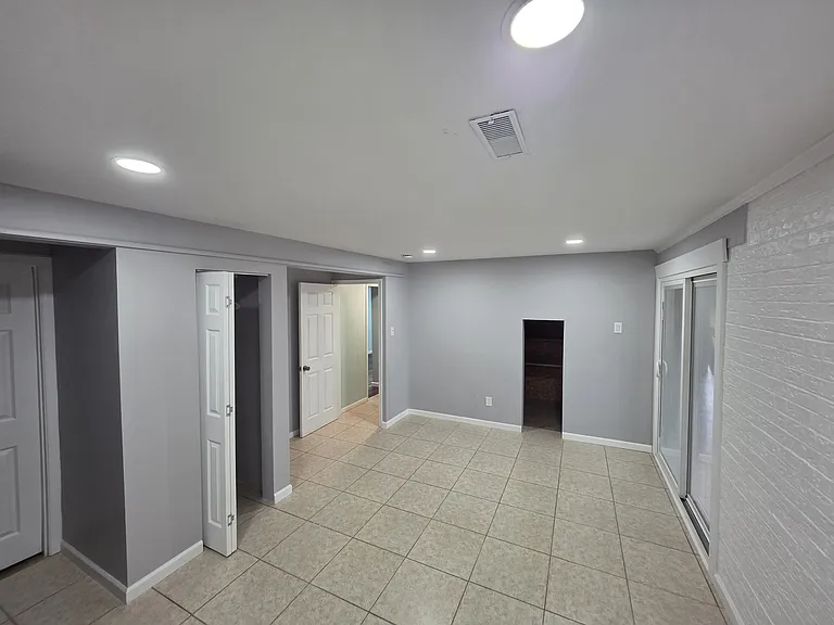 326 Foxcroft Dr — Photo 7