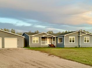 5480 Sweet Clover Ln, Williston, ND 58801