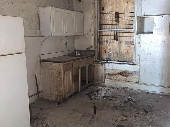 4th image of 2332 W Baltimore St