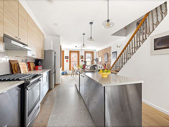 3rd image of 272 Putnam Ave #B