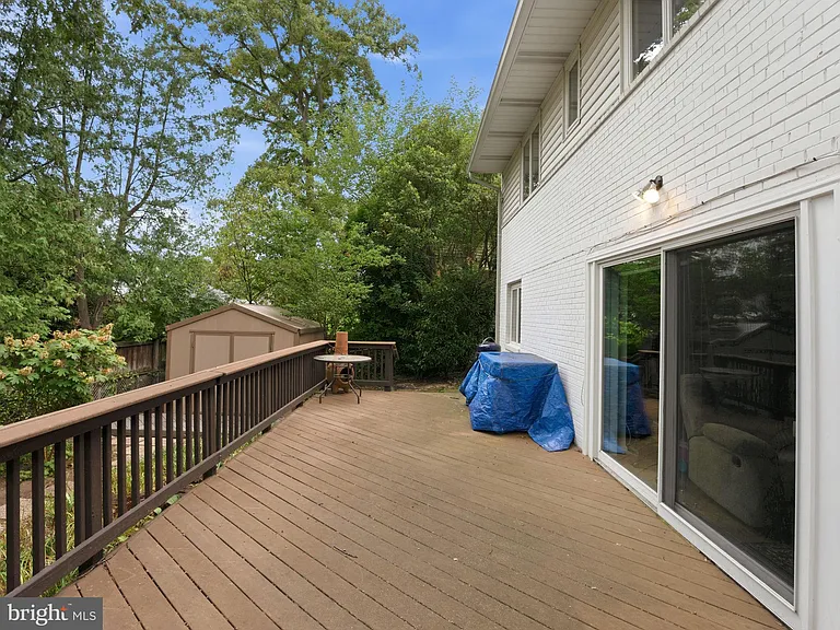 405 Underhill Pl — Photo 23