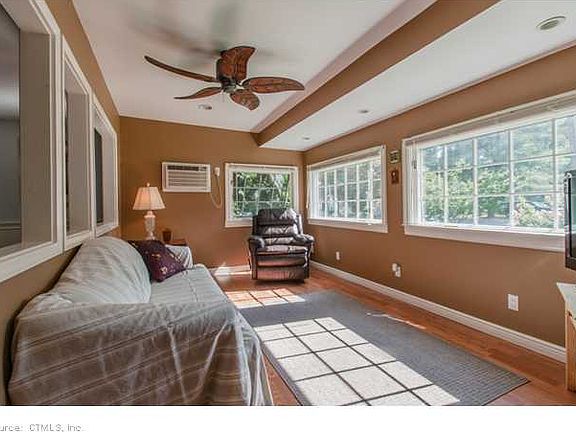 3rd image of 40 Pine Dr