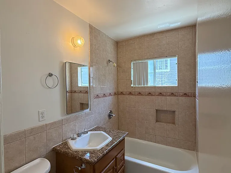 615 E Magnolia Blvd #B — Photo 7