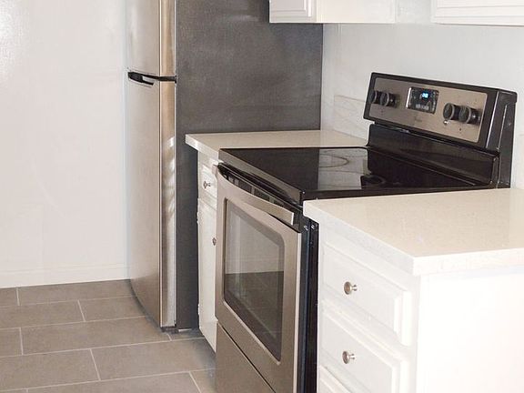 5th image of 932 10th St APT 1