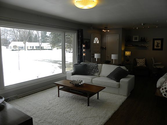 3rd image of 706 Coughlan St