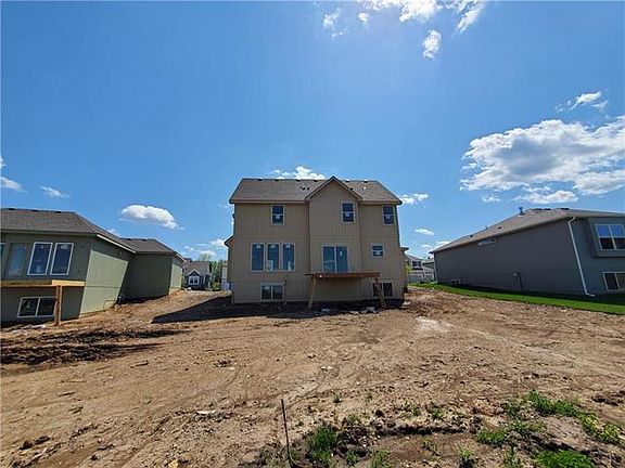 4th image of 617 SE Colonial Dr