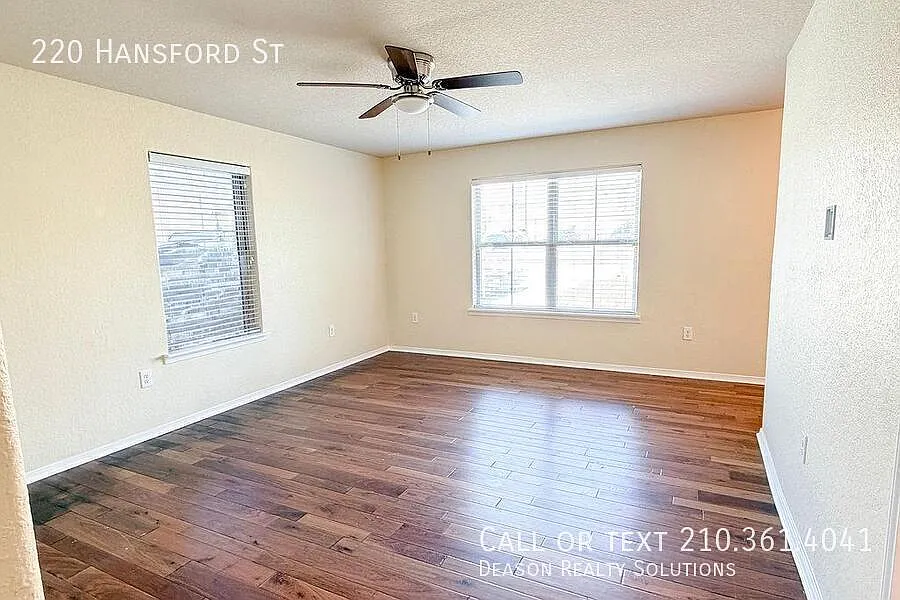 220 Hansford — Photo 2