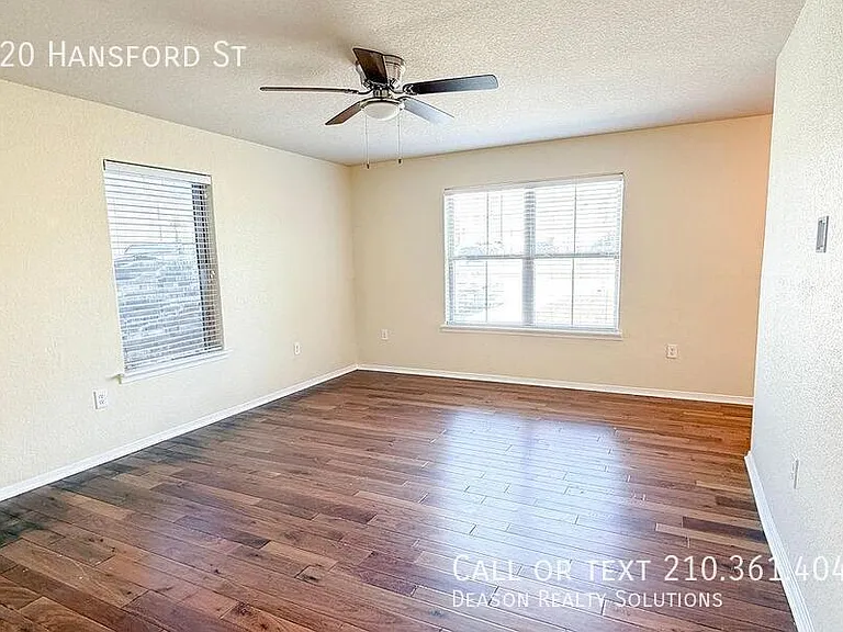 220 Hansford St — Photo 2