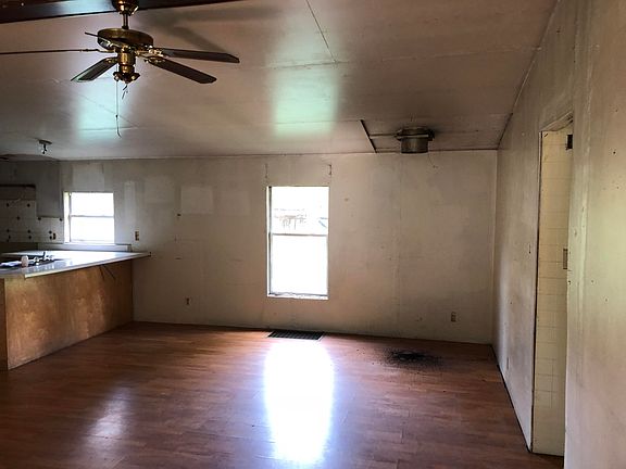 4th image of 122 Copley Ln