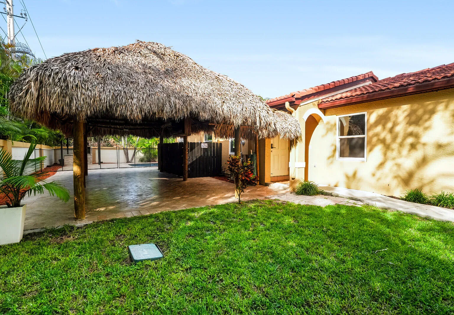 4 bed, 2.5 bath, 1405 sqft, $4,500 — Photo 3