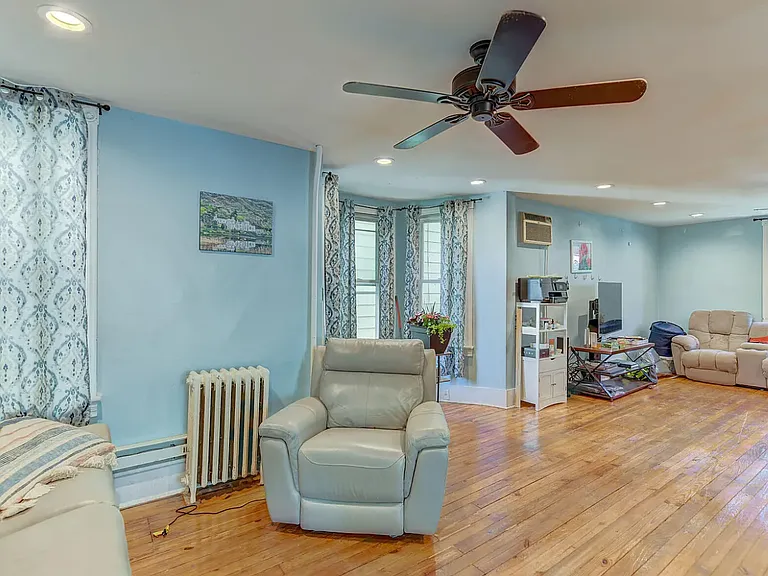 380 E 3rd St — Photo 14