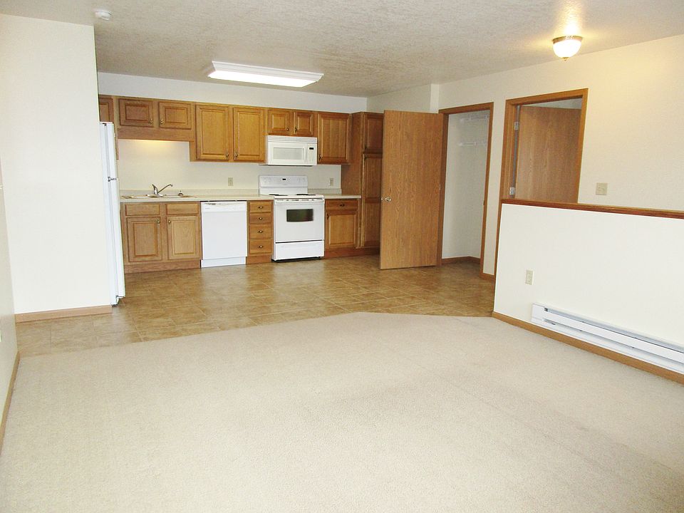 1st image of 960 Linden Dr APT 204