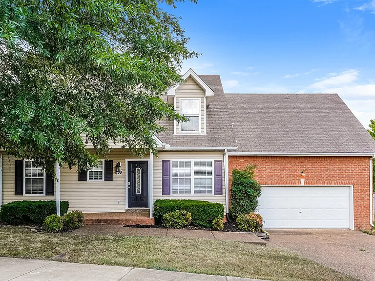 100 Homestead Ln — Photo 1